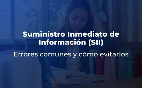 Una mujer preocupada revisa documentos. El texto explica qué es el Suministro Inmediato de Información (SII) y cómo evitar errores.