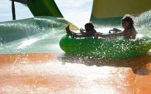 ¿Cuándo abren las atracciones de agua en España? ¡Planifica tu chapuzón!