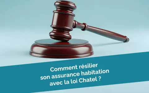 Marteau de juge sur fond bleu, symbolisant la loi Chatel pour résilier son assurance habitation.