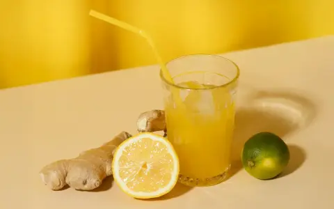Napój na przeziębienie: 5 minut do ulgi? Sprawdź domowe hity!