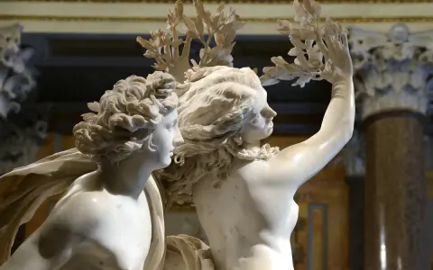 Le Bernin : Apollon et Daphné, la nymphe se transformant en laurier pour échapper à l'amour du dieu.