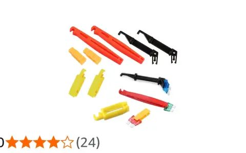 Herramientas para saber como sacar un fusible sin pinzas. Varios extractores de fusibles de plástico en rojo, amarillo y negro.