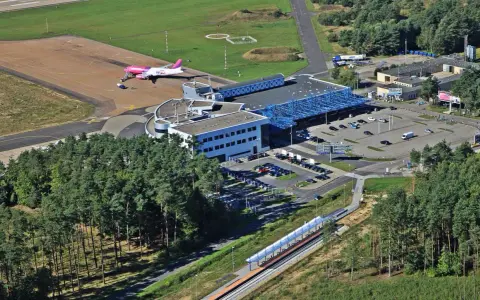 Czy jest lotnisko w Kołobrzegu? Sprawdź najbliższe opcje lotów