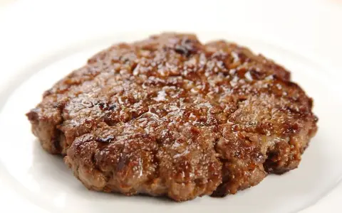 Jak zrobić idealne kotlety wołowe do hamburgerów? Krok po kroku