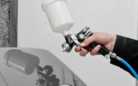 Jaki pistolet do malowania samochodu? Wybierz idealny model!