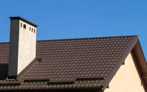 Jaki spadek dachu na 6 metrach? Uniknij problemów z wodą i wilgocią