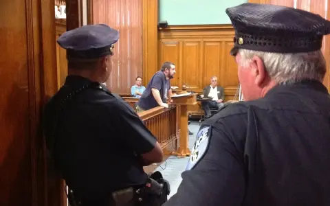 Świadek nie stawił się na rozprawie? Jak uniknąć kar i co dalej?