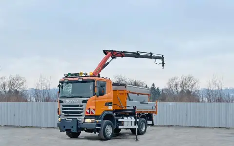 Pomarańczowy **Scania R420** z HDS gotowy do pracy. Ciężarówka z podnośnikiem hydraulicznym i skrzynią ładunkową.