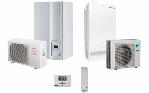 Deux unités intérieures de pompe à chaleur hybride sans unité extérieure, avec une unité extérieure Daikin et une unité extérieure Atlantic Fujitsu.