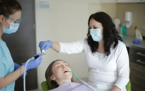 Próchnica: Jak skutecznie chronić zęby? Kompletny poradnik