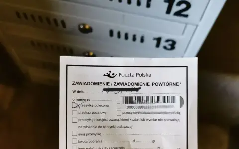 Jak wygląda awizo sądowe: formularz Poczty Polskiej z zaznaczoną przesyłką poleconą i miejscem na dane.