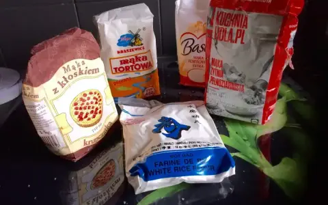 Różne rodzaje mąk: pszenna tortowa, żytnia pełnoziarnista, z kłoskiem, ryżowa. Szukasz, czym zastąpić mąkę pszenną? Oto kilka opcji.