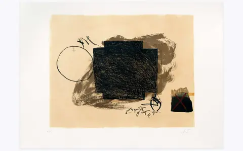 Œuvre d'Antoni Tàpies : un carré noir texturé sur fond beige, un cercle, des traits et une signature.