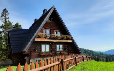 Bacówka na Zadzielu: górski azyl z widokiem na Tatry czy warto?