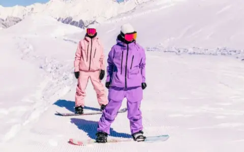 Jaki strój na snowboard? Kompletny poradnik dla początkujących!