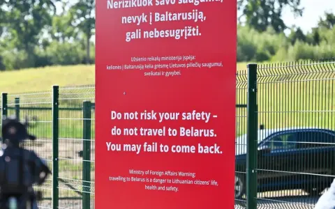 Ostrzeżenie na granicy: "Nie ryzykuj bezpieczeństwa – nie podróżuj na Białoruś. Możesz nie wrócić." Czy Litwa jest bezpieczna? Ostrzeżenie sugeruje, że podróż na Białoruś jest niebezpieczna.