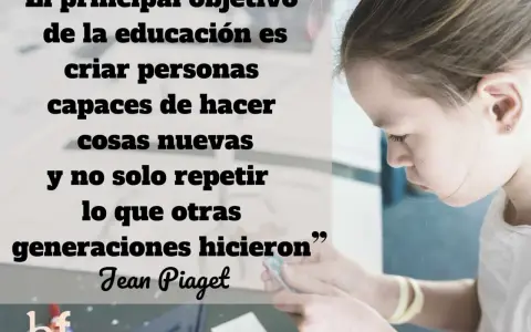 Una niña concentrada, reflejo de una cita sobre la educación: "El principal objetivo de la educación es criar personas capaces de hacer cosas nuevas y no solo repetir lo que otras generaciones hicieron”.