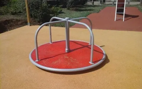 Ile kosztuje karuzela na plac zabaw? Uniknij ukrytych wydatków!