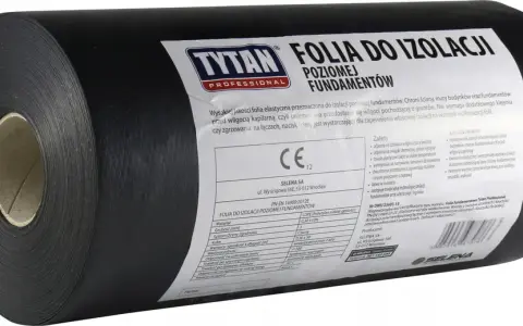 Jaką folię do izolacji poziomej fundamentów wybrać, aby uniknąć wilgoci?