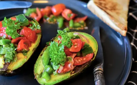 Jak smakuje guacamole? Odkryj jego kremowy, świeży smak