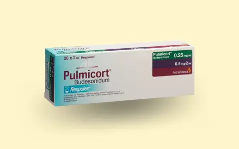 Opakowanie leku Pulmicort, zawierającego budesonid, stosowanego w leczeniu astmy. Dostępny w dawkach 0.25 mg/ml i 0.5 mg/2 ml.