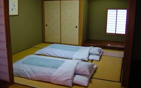 Materac futon co to? Poznaj jego zalety i tradycyjne zastosowanie