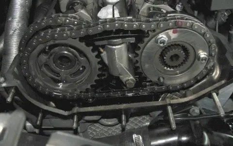 Moteur à chaîne ou courroie ? Faites le bon choix pour votre voiture