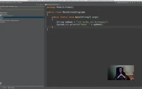Java-Code mit der Syntax `public static void main(String[] args)` zeigt, wie man einen Namen ausgibt.