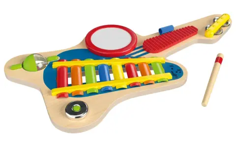 Kolorowe drewniane instrumenty muzyczne w kształcie gitary: cymbałki, bębenek, tamburyn i pałeczka.