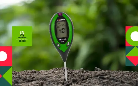 Tester pH gleby w ziemi, wskazujący niski poziom 4.0. Pomoc w odkwaszaniu gleby dla lepszego wzrostu roślin.