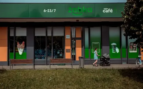 Żabka w Szczecinie: 200 sklepów! Co to znaczy dla miasta?