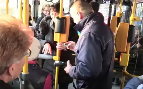 Ile zarabia kontroler biletów PKP? Zaskakujące fakty o wynagrodzeniu
