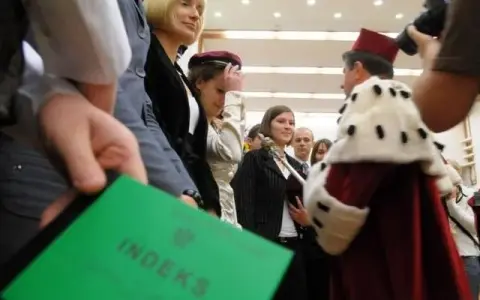 Uniwersytet prywatny w Polsce: zalety, wady i ważne informacje