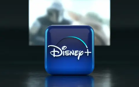 Ikona Disney+ na tle postaci z Gwiezdnych Wojen. Idealna okazja, by skorzystać z disney plus promocja i zanurzyć się w galaktyce!