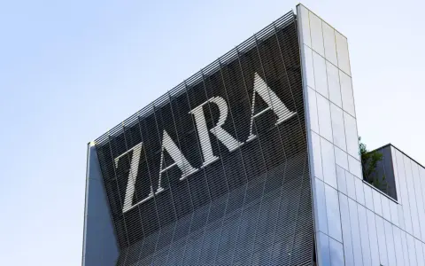 Sekrety wyprzedaży Zara: Kiedy kupować, by oszczędzić?