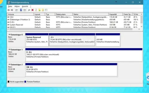 Datenträgerverwaltung zeigt, wie man eine Windows partition verkleinern kann. Die C:-Partition ist fast voll.