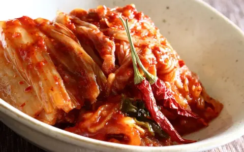 Domowe kimchi: autentyczny przepis, fermentacja i zdrowie jelit