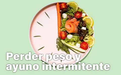 Plato con ensalada y salmón, simulando un reloj. Texto: "Perder peso y ayuno intermitente".