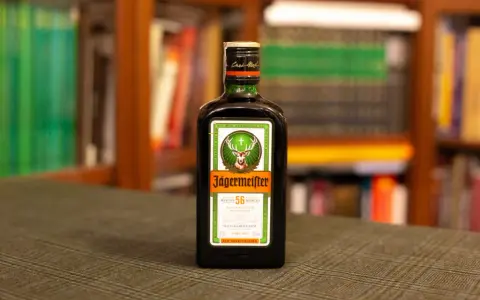 Czy Jägermeister to whisky? Rozwiewamy mity o tym likierze!