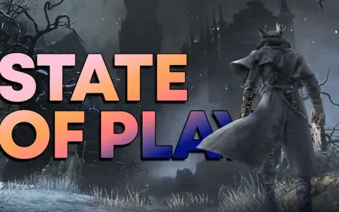 Un cazador con gabardina se alza ante un castillo sombrío, con el texto "STATE OF PLAY" en colores vibrantes.