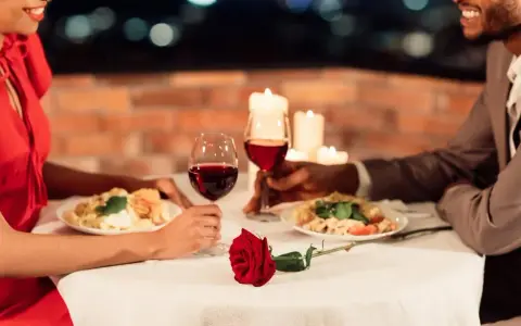 Romantyczna kolacja: Jak wybrać idealne miejsce? Porady eksperta