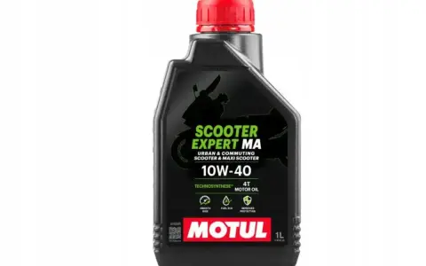 Olej Motul Scooter Expert MA 10W-40 to idealny wybór, jeśli zastanawiasz się, jaki olej do skutera 4t. Zapewnia płynną jazdę i ochronę.