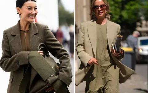 Dwie kobiety w eleganckich stylizacjach w odcieniach khaki. Jedna w brązowej marynarce i sukience, druga w beżowej marynarce i zielonej sukience.