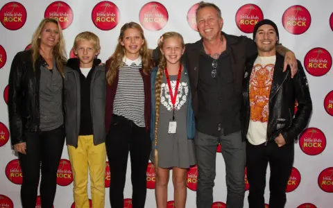 James Hetfield z rodziną i przyjaciółmi na evencie "Little Kids Rock".