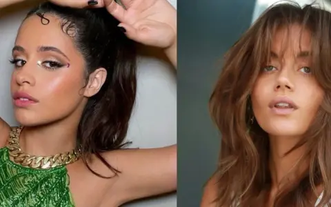 Dos mujeres, una con pelo canela recogido y maquillaje brillante, la otra con pelo canela suelto y flequillo.