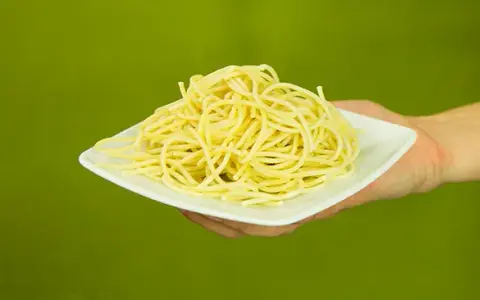 100g makaronu spaghetti: Kalorie, waga, IG. Gotuj idealnie!