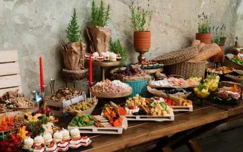 Catering na urodziny: Ile kosztuje? Ceny, porady i oszczędności