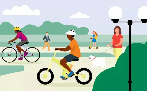 Ludzie jeżdżą na rowerach i hulajnogach, spacerują z psami. Uważaj, bo jazda na rowerze może szkodzić, jeśli nie zachowasz ostrożności.