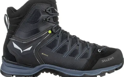 Buty GTX – co to znaczy i jak wybrać najlepsze trekkingowe obuwie