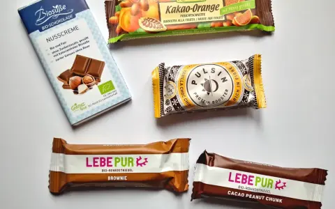 Co przywieźć z Austrii do jedzenia? Czekolada orzechowa, batoniki kakaowo-pomarańczowe, proteinowe i brownie.
